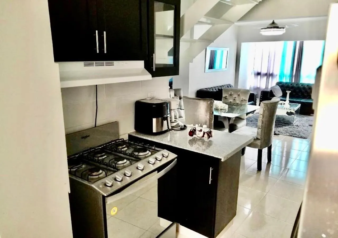 Acogedor Apartment , Seguridad Las 24 Horas , Airport 8 Minutos, Centro De Santiago 10 Minutos , Tamboril La Capital Mundial Del Cigarro 10 Minutos , 2 Parqueos Licey al Medio