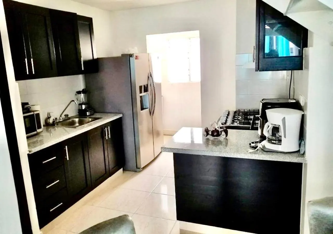 Acogedor Apartment , Seguridad Las 24 Horas , Airport 8 Minutos, Centro De Santiago 10 Minutos , Tamboril La Capital Mundial Del Cigarro 10 Minutos , 2 Parqueos Licey al Medio