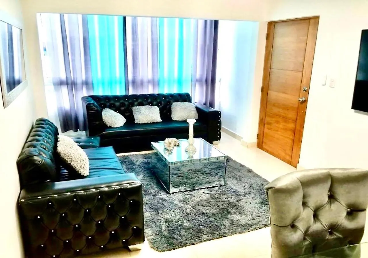 Acogedor Apartment , Seguridad Las 24 Horas , Airport 8 Minutos, Centro De Santiago 10 Minutos , Tamboril La Capital Mundial Del Cigarro 10 Minutos , 2 Parqueos Licey al Medio